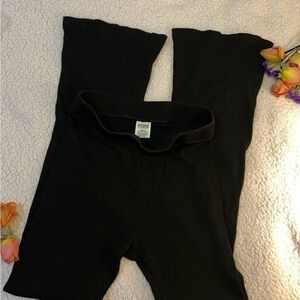 Black Victoria's Secret PINK flare leggings #y2kfashion #leggings